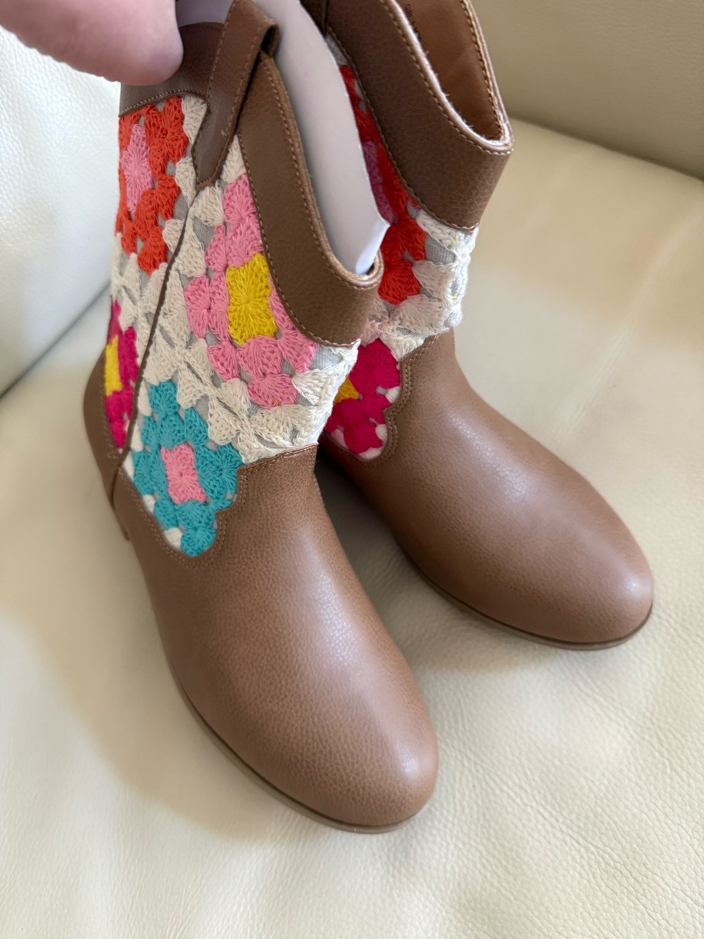 Brand new kids boots size 5
